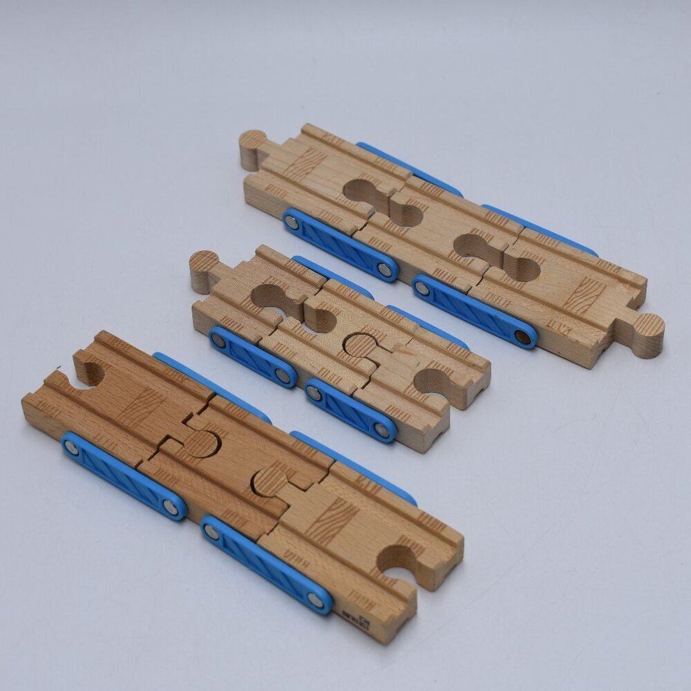 Adapt-A-Track Blue Adapter 4" and 6" Thomas & Friends Wooden Railway L. Curve